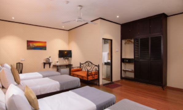 Oak Ray Colombo City Hotel