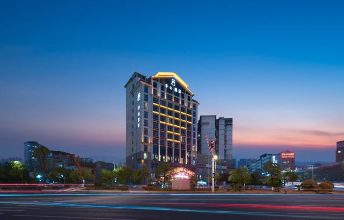 Banshan Hotel (Wanda Plaza in Kaili City Center)