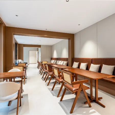 Pengshan Four Seasons River View Hotel