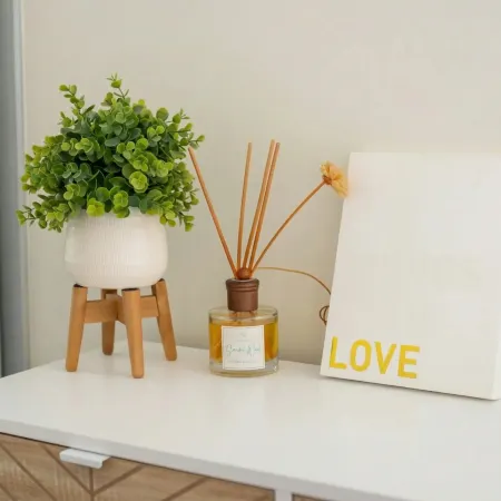 Lovely 2 Bed 2 Bath Apartment | Free Parking | Walk to Train