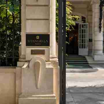 Shangri-La Paris Hotel Exterior