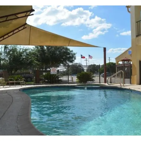 Hotel O Executive Inn & Suites Cuero Hwy 87