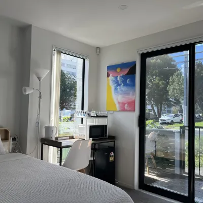 Modern Private Studio Auckland-Private Entrance-Free Parking-Near CBD Hotel dekat Taman Eden