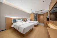 Lanbo Hotel (Urumqi Railway Station North Square)