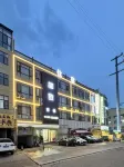 Jianzhi Chinese Inn (Xingyi Wanfenglin Airport South Railway Station) - Hot Tub