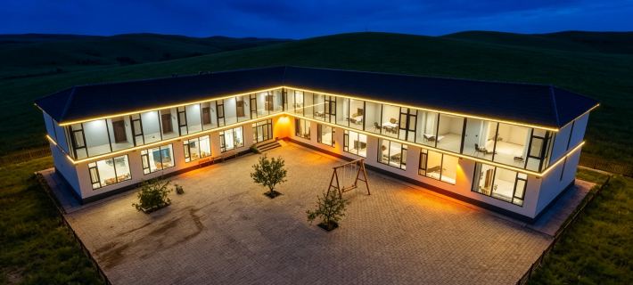 Junyi · Wildscape 180° Panoramic Retreat Hotels in Fengning