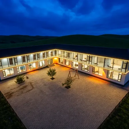 Junyi · Wildscape 180° Panoramic Retreat