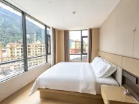 Lingfengju Hotel (Bome Zongheng Style Street) - 3-نجوم
