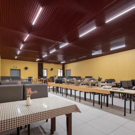 Luoyang Yuntu Light Hotel (David Tian Di Branch, Luoyang Railway Station)