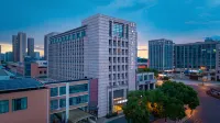 Six Dynasties Mingyao Hotel (Logistics Center Yisheng Road Metro Station Branch) - Park Yeri