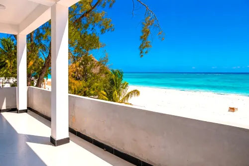 Uroa Beachfront 2BR • Balcony • Free Wi-Fi - balcony