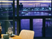 Panoramic Harbour & City Views | Luxe 2BR + Parking - 3 stelle
