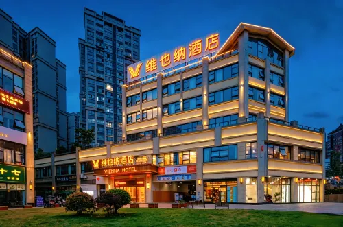 Vienna Hotel (Neijiang Zizhong Branch) - parking