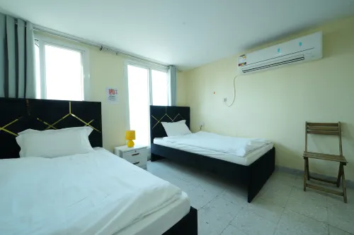 Lunar Beach Hostel - Hostels