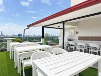 Apna Colombo - Pool