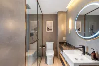 An Elegant Hotel (Zhengzhou Erqi Square Dennis David City) Hotels near Block B, Times Square, Ginza
