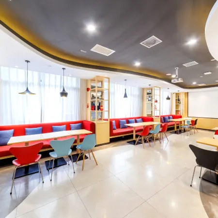 Ibis Hotel (Lanzhou Dongfanghong Plaza Vientiane City)
