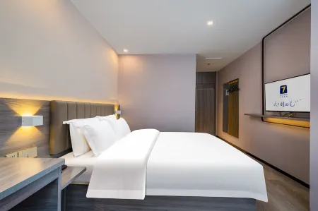 7Days Inn Premium Hotel (Xichang Aerospace Avenue Tourist Distribution Center) Отели рядом с достопримечательностью «Sichuan Applied Technical College»