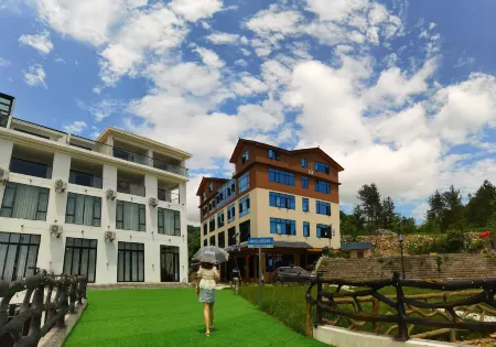 Bashan Love Cliff Homestay Отели в г. Бадун