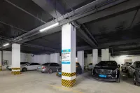 AI Stay Future Hotel (Lanzhou Center West Station) - parking