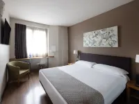 Catalonia Albeniz Hotels near Agbar Tower