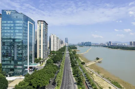 Jeurong Select Hotel Отели рядом с достопримечательностью «Wulongjiang Wetland Park»