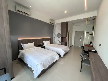 Golden Bridge Business Hotel