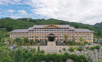 Guangwushan Hot Spring Tourism Hotel