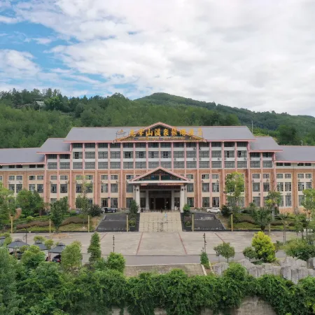 Guangwushan Hot Spring Tourism Hotel