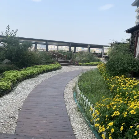 Yunshang Qingju Hotel (Xi'an Bell Tower City Wall Yongningmen Subway Station Branch)