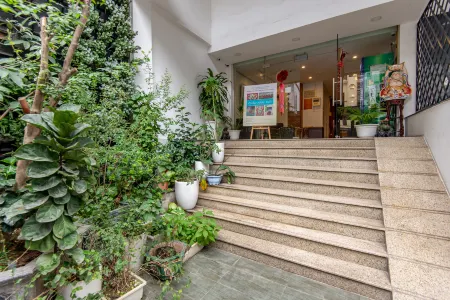 22Housing Luxury Hotel & Residence 39 Linh Lang Отели рядом с достопримечательностью «Hanoi Sky Lotte Observation Deck»