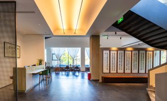 Ankang Cangfanglou Hetang Yuese Hotel