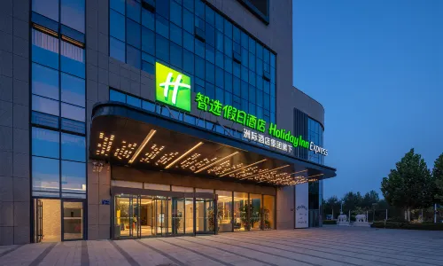 Yinchuan Holiday Inn Express Hotel (Yuehai Bay Central Business District Lanshan Park)