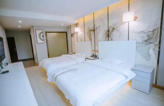 鎮雄鳳凰商務酒店