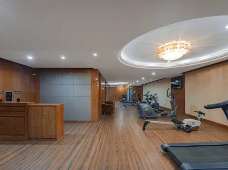 Mingfa Hotel (Nanjing South Railway Station Mingfa Plaza Subway Station Store) Отели рядом с достопримечательностью «Baijiahu Garden Citizen's Square»