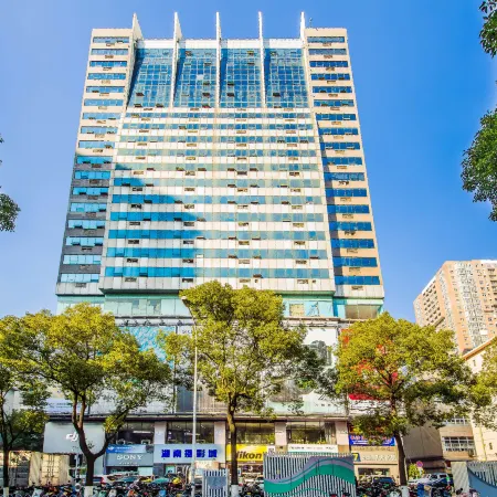 7 Days Premium Hotel (Changsha Wu Yi Avenue Railway Station Subway Station) Отели рядом с достопримечательностью «Железнодорожная станция Чанша»