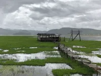 Under the East Fence of Shangri-La. Lakeside. Wetlands. Vision Hotels near Napa Hai (Yila Grassland)
