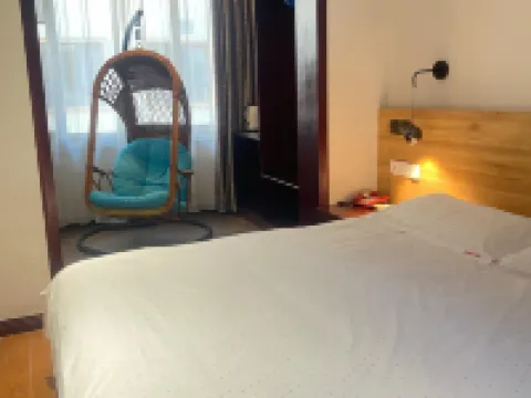 Wangcheng Boutique Hotel (Guilin Liangjiang Sihu Dongxi Alley Shop) Hotels near Zhengyang Pedestrian Street