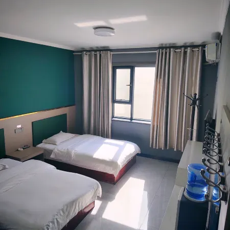 Dongcheng Hotel (Hami North Exit Shop)