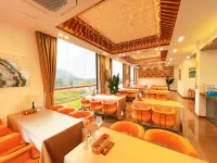Century Sakura Hotel (Luoding Shiniushan Forest Park Branch) Hotel a Luoding