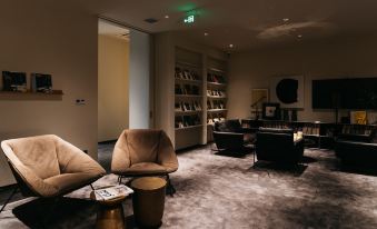 Owspace H & Joyland Inn