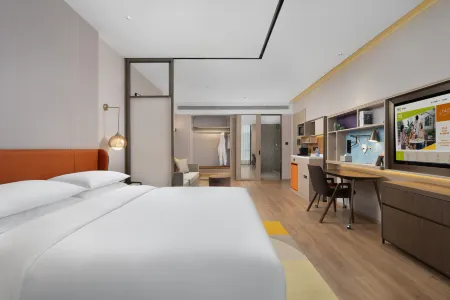 Home2 Suites by Hilton Wuhan Optics Valley Отели рядом с достопримечательностью «Donghu Luoyan Scenic Area»