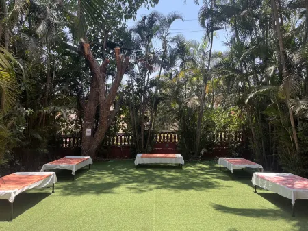 Girivihar Holiday Club - Pure Veg Отели в г. Лонавала