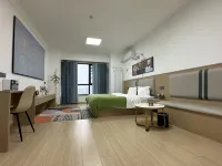 Baiyue Movie-viewing Light Luxury Boutique Stay (Jinhui Plaza Fat Donglai) - balcony
