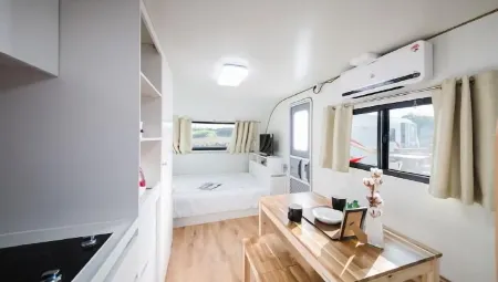 Red Windmill Pension Отели рядом с достопримечательностью «Dangcheomuldonggul Cave»