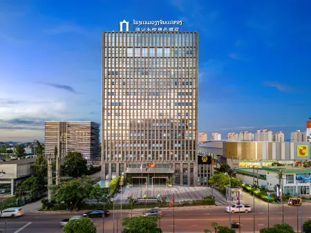 Vientiane Mekong Hotel Отели рядом с достопримечательностью «Будда-парк»