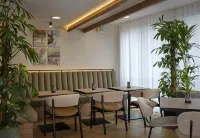The Reach at Piccadilly, Manchester, a Tribute Portfolio Hotel - breakfast