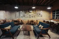 Dé Cafe & Rest House