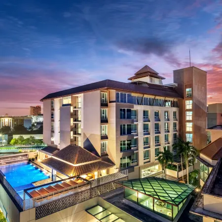 Buri Sriphu Hotel Отели рядом с достопримечательностью «Princess Maha Chakri Sirindhorn Natural History Museum»