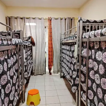 Rovers Hostel โรงแรมใกล้ศูนย์การค้าอาบูเฮลเซ็นเตอร์